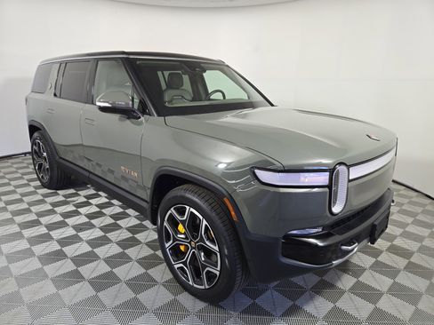 Used 2022 Rivian R1S Launch Edition image 7