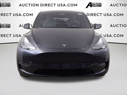 Used 2024 Tesla Model Y Long Range RWD image 2