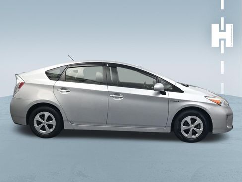 Used 2015 Toyota Prius Two image 3