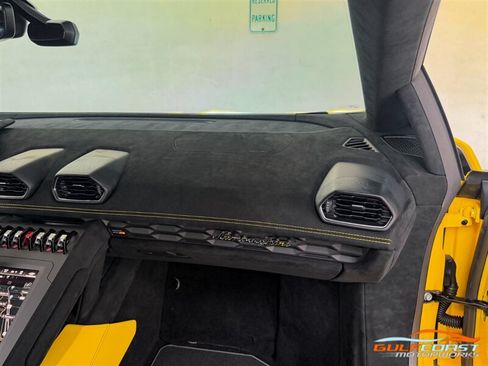 Used 2022 Lamborghini Huracan STO RWD image 33