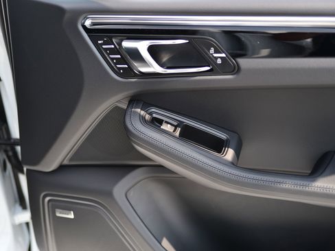 Used 2026 Porsche Macan image 24