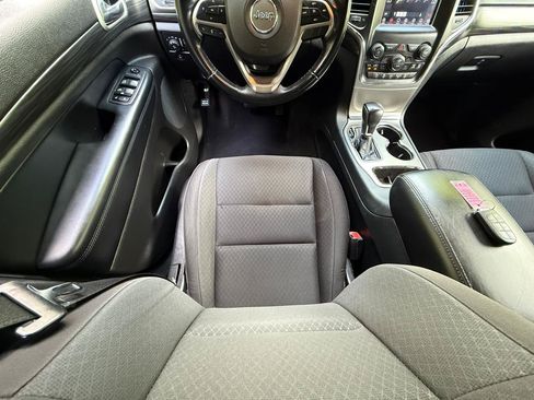 Used 2020 Jeep Grand Cherokee Laredo AWD/4WD image 16