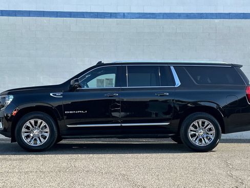 Certified 2023 GMC Yukon XL Denali AWD/4WD image 7