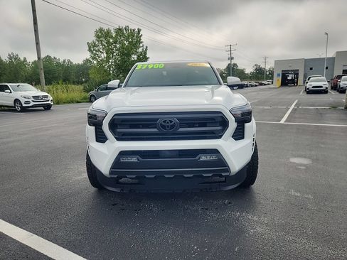 Used 2024 Toyota Tacoma SR5 AWD/4WD image 11