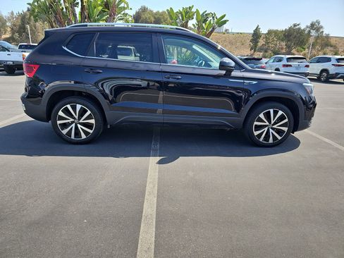 Used 2022 Volkswagen Taos SE FWD image 4