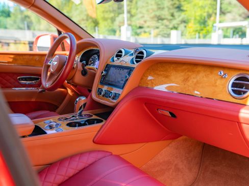 Used 2017 Bentley Bentayga image 7