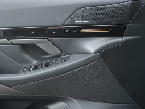 Certified 2025 BMW 530i xDrive w/ Premium Package image 15