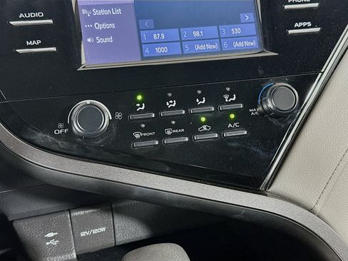 Used 2019 Toyota Camry LE FWD image 23