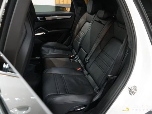 Used 2019 Porsche Cayenne Turbo image 30