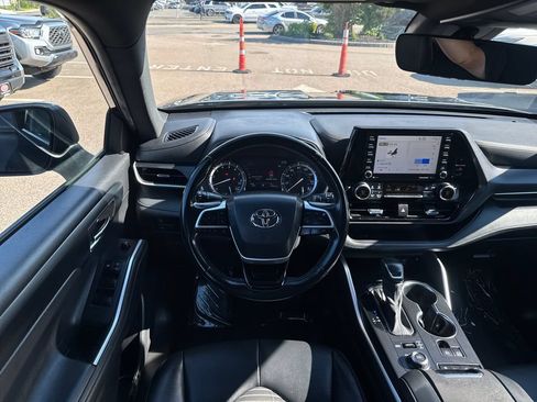 Used 2022 Toyota Highlander XSE AWD/4WD image 13