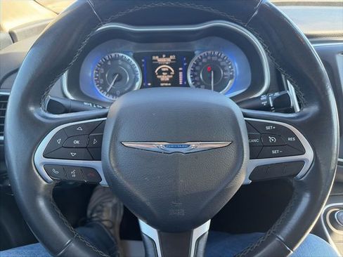 Used 2017 Chrysler 200 Limited Platinum image 21