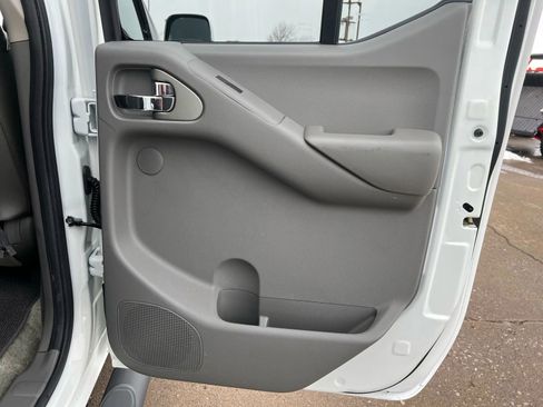 Used 2016 Nissan Frontier SL image 17