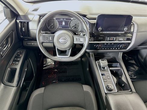 Certified 2024 Nissan Pathfinder SV image 4