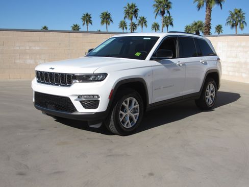 Used 2023 Jeep Grand Cherokee Limited image 1
