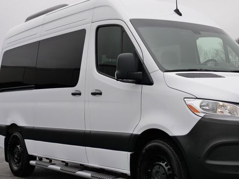 Used 2024 Mercedes-Benz Sprinter 2500 image 34