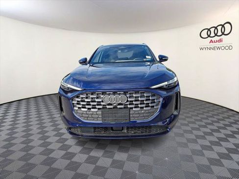 Used 2025 Audi Q5 Premium Plus w/ Premium Plus AWD/4WD image 2