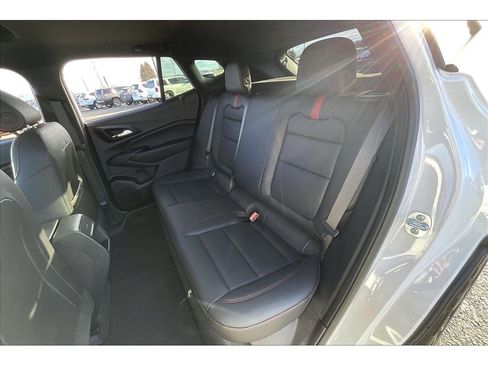 Used 2025 Chevrolet Trax RS w/ Sunroof Package image 28