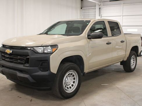 Used 2024 Chevrolet Colorado W/T image 4