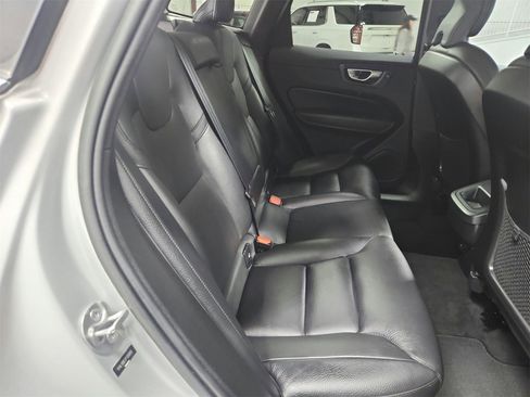Used 2023 Volvo XC60 B5 Plus image 39