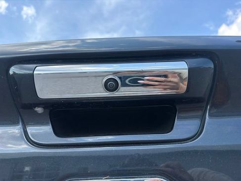 Used 2019 RAM 1500 Laramie AWD/4WD image 11