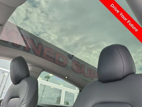 Used 2021 Tesla Model Y Long Range AWD/4WD image 16
