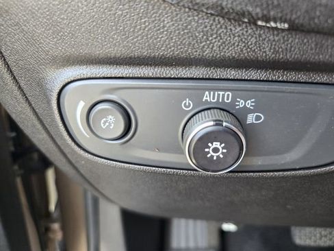 Used 2018 Chevrolet Equinox LS image 29