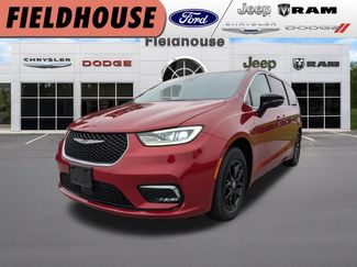 Used 2024 Chrysler Pacifica Touring-L FWD video 1