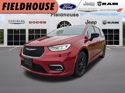 Used 2024 Chrysler Pacifica Touring-L