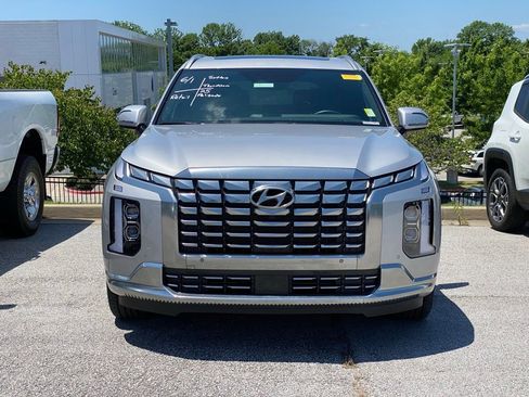 Used 2025 Hyundai Palisade Calligraphy FWD image 2