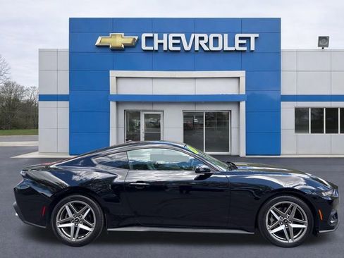 Used 2024 Ford Mustang Coupe RWD image 8