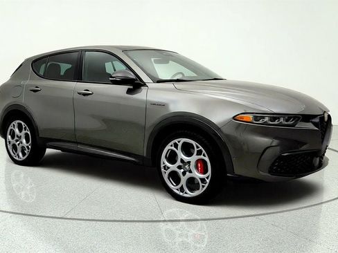 Used 2024 Alfa Romeo Tonale Veloce w/ Active Assist Package AWD/4WD image 3