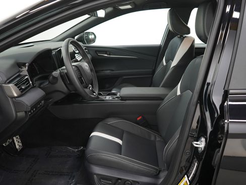 Used 2025 Toyota Camry SE image 21