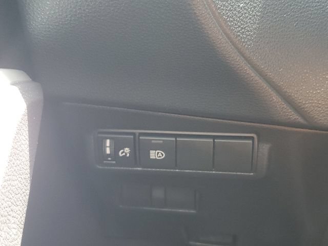 Used 2024 Toyota Corolla Cross XLE FWD image 24