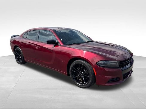 Used 2018 Dodge Charger SXT w/ Blacktop Package RWD image 7