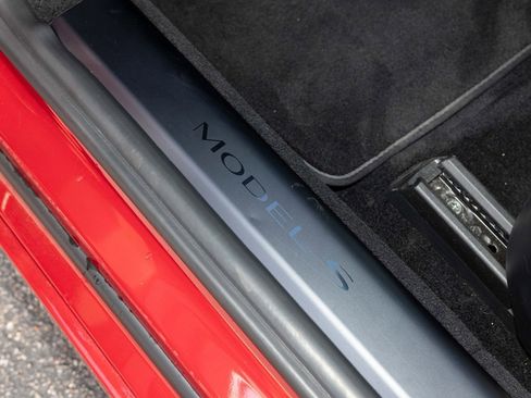 Used 2022 Tesla Model S Plaid image 25