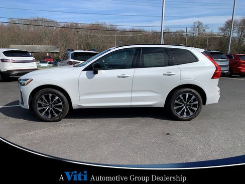 Used 2025 Volvo XC60 B5 Core w/ Climate Package image 5