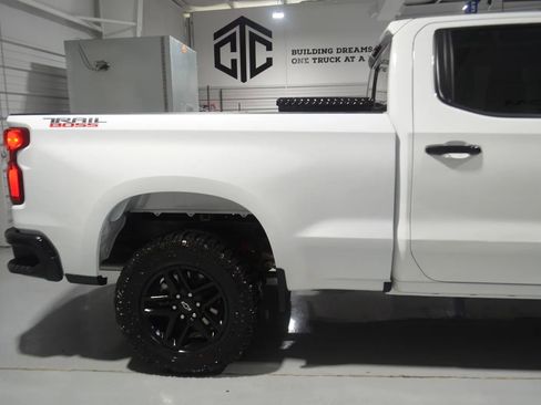 Used 2023 Chevrolet Silverado 1500 LT Trail Boss w/ Convenience Package II image 9