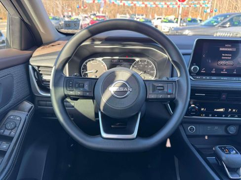 Used 2022 Nissan Rogue SV image 11