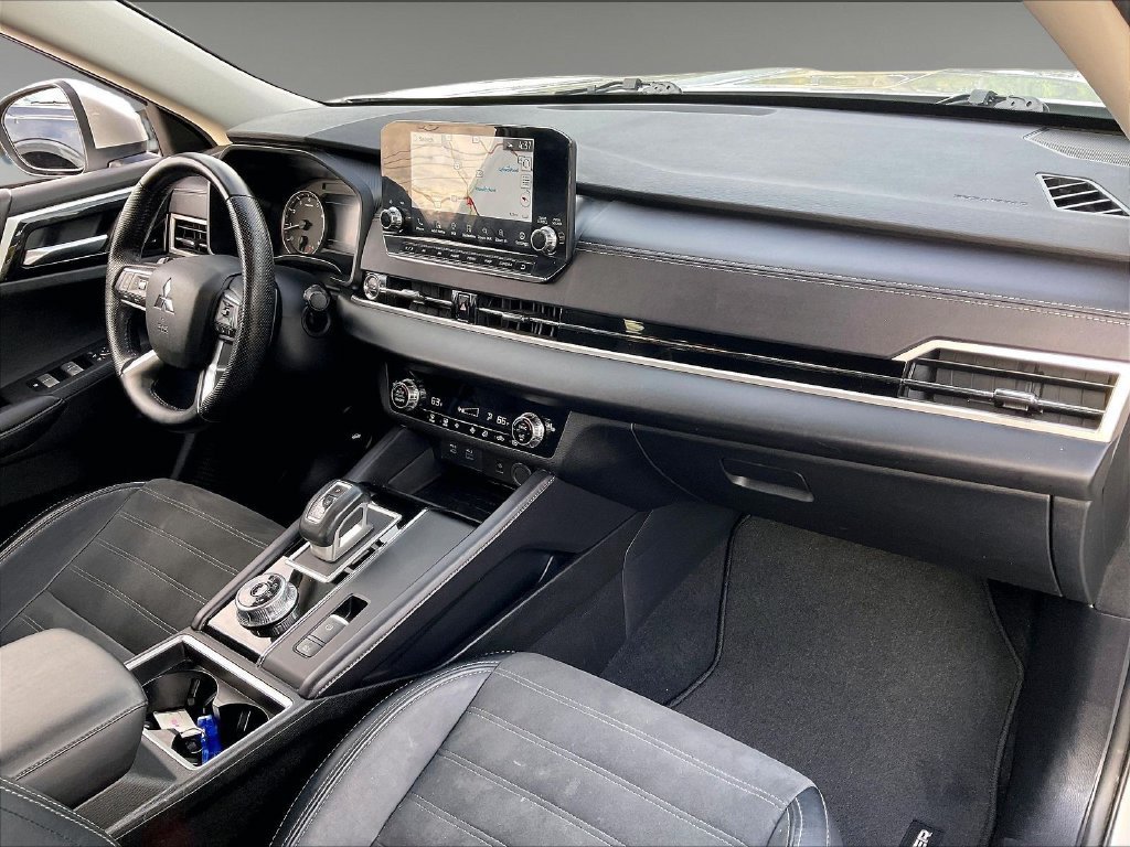 Used 2024 Mitsubishi Outlander SE AWD/4WD image 13