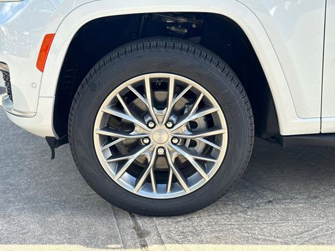 New 2025 Jeep Grand Cherokee L Summit w/ Advanced Protech Group IV image 10