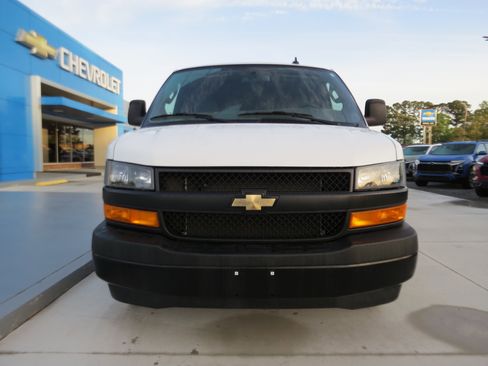 Used 2025 Chevrolet Express 2500 w/ Driver Convenience Package RWD image 8