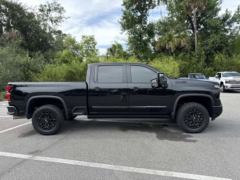 Used 2024 Chevrolet Silverado 2500 High Country w/ Midnight Edition AWD/4WD image 2