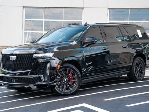 Used 2023 Cadillac Escalade ESV V w/ LPO, ONYX Package AWD/4WD image 2