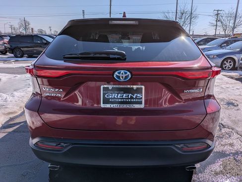 Certified 2021 Toyota Venza LE w/ Carpet Mat Package (TMS) image 6