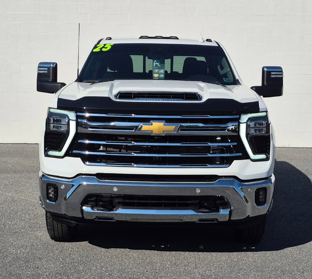 Used 2025 Chevrolet Silverado 3500 LTZ w/ LTZ Plus Package AWD/4WD image 13