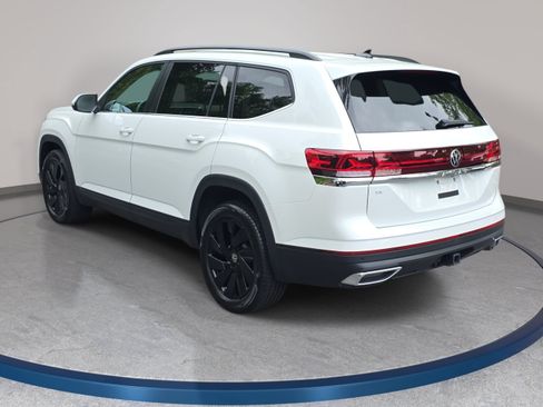 Used 2026 Volkswagen Atlas SE w/ Black Wheel Package FWD image 7