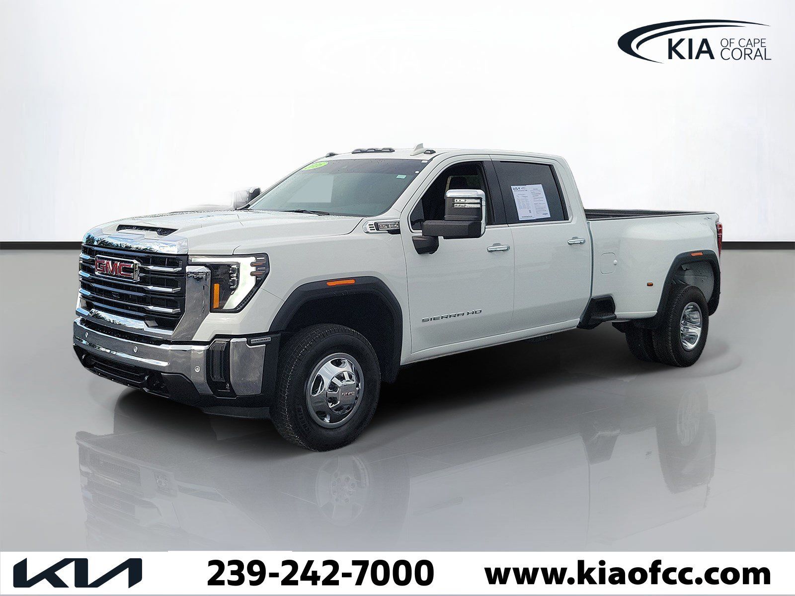 Used 2026 GMC Sierra 3500 SLT w/ SLT Convenience Package AWD/4WD image 3