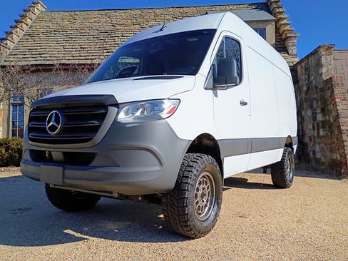 Used 2025 Mercedes-Benz Sprinter 2500 image 4