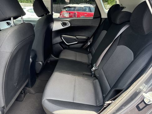 Used 2021 Kia Soul LX FWD image 10