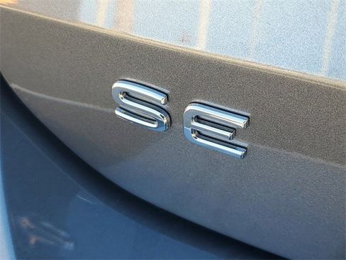 Certified 2025 Volkswagen Taos SE image 6